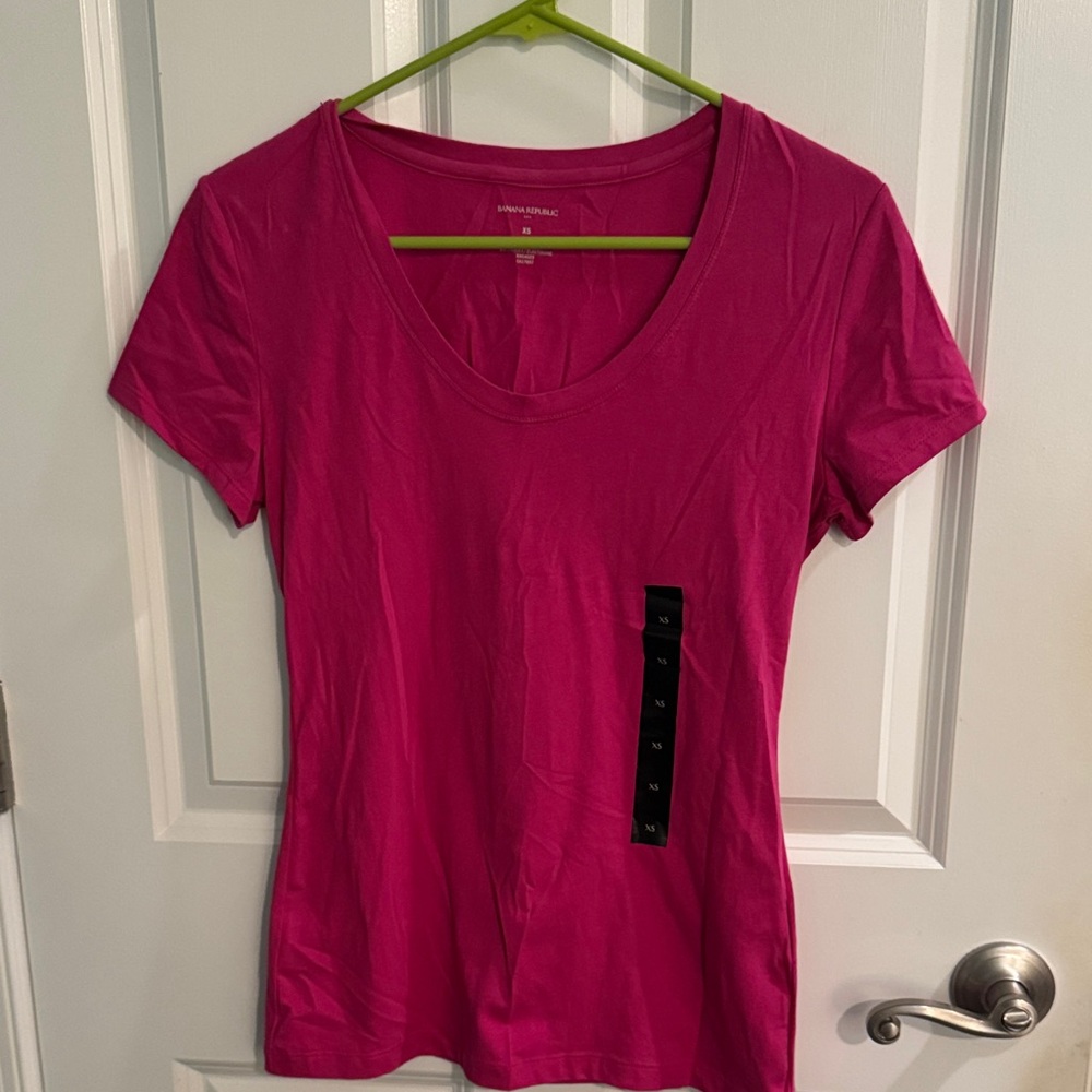 Banana Republic Fuchsia Short Sleeve Tee